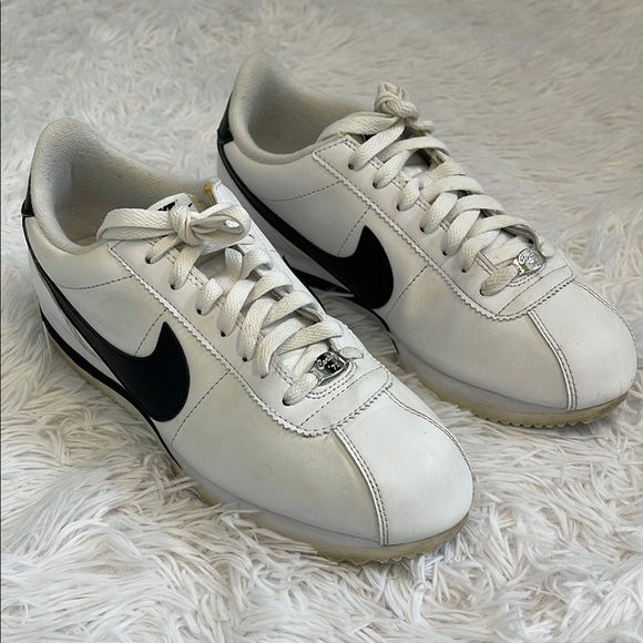 Nike White and Black Cortez 72 Sneakers Timeless Design MENS SIZE 8 - Picture 1 of 7